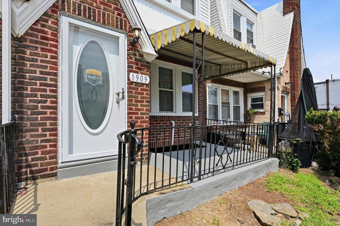 1909 Penfield St Property Photo 3