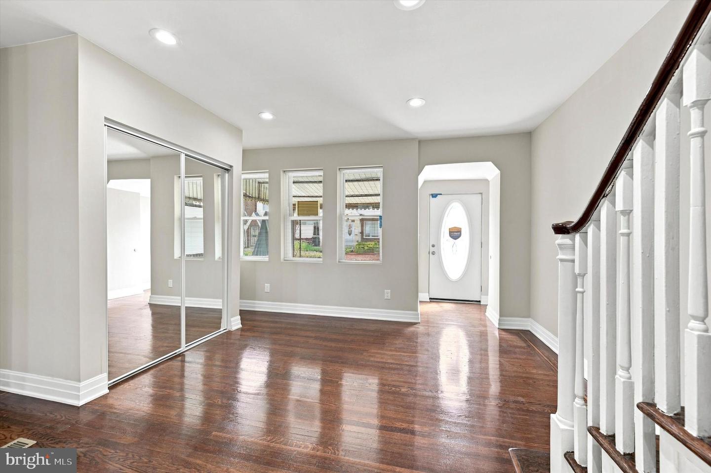 1909 Penfield St Property Photo 6