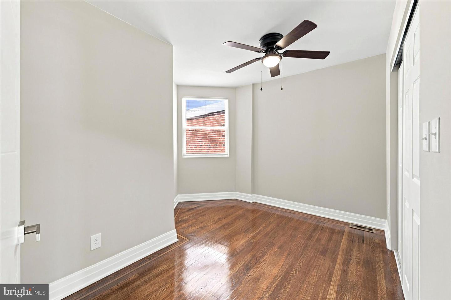 1909 Penfield St Property Photo 18