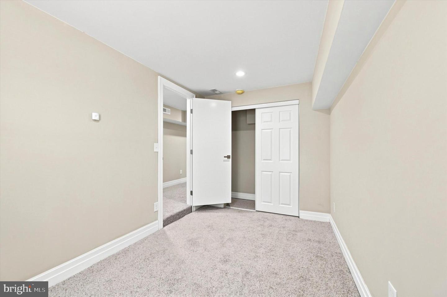 1909 Penfield St Property Photo 25