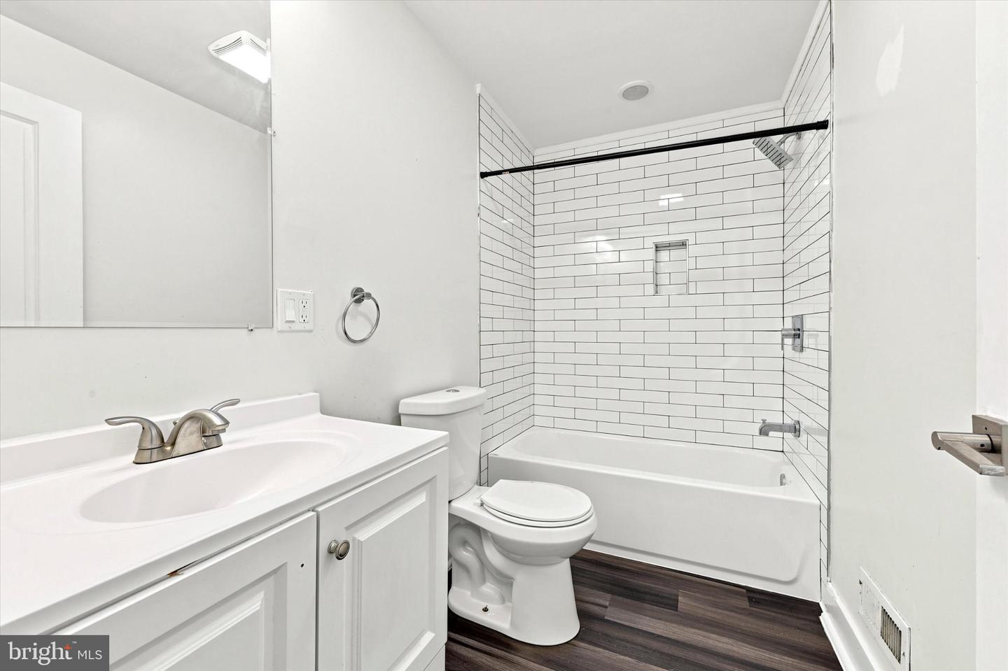 5310 Spruce St Property Photo 7