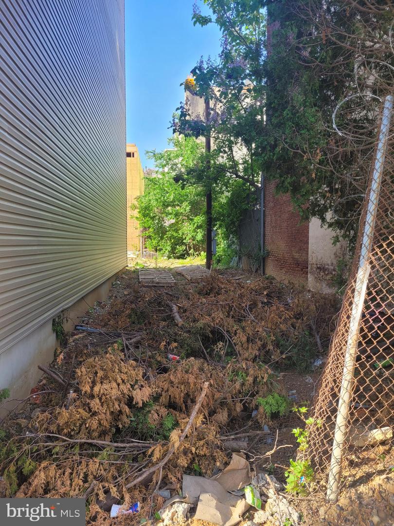 1638 W Thompson St Property Photo 1
