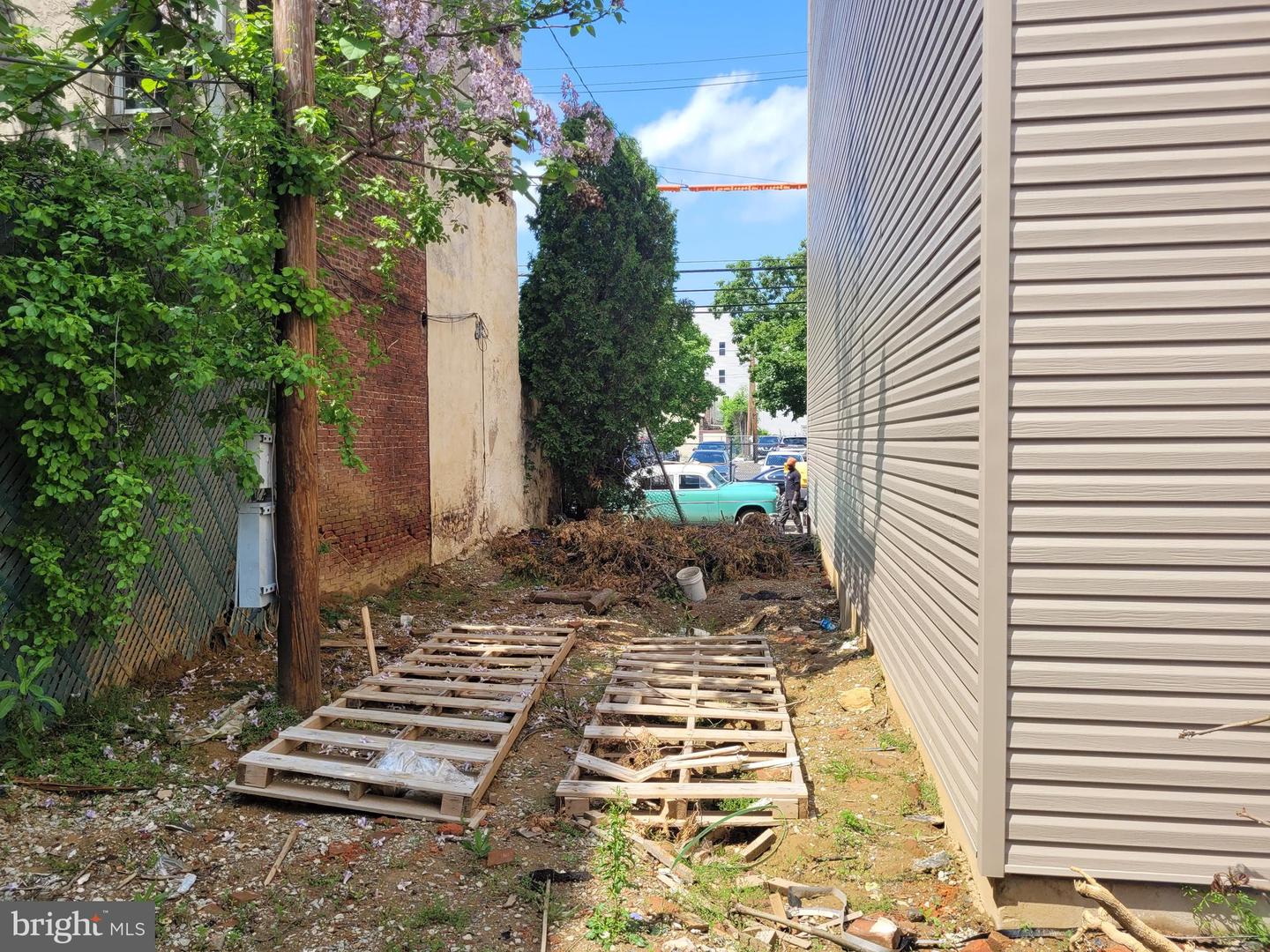 1638 W Thompson St Property Photo 2
