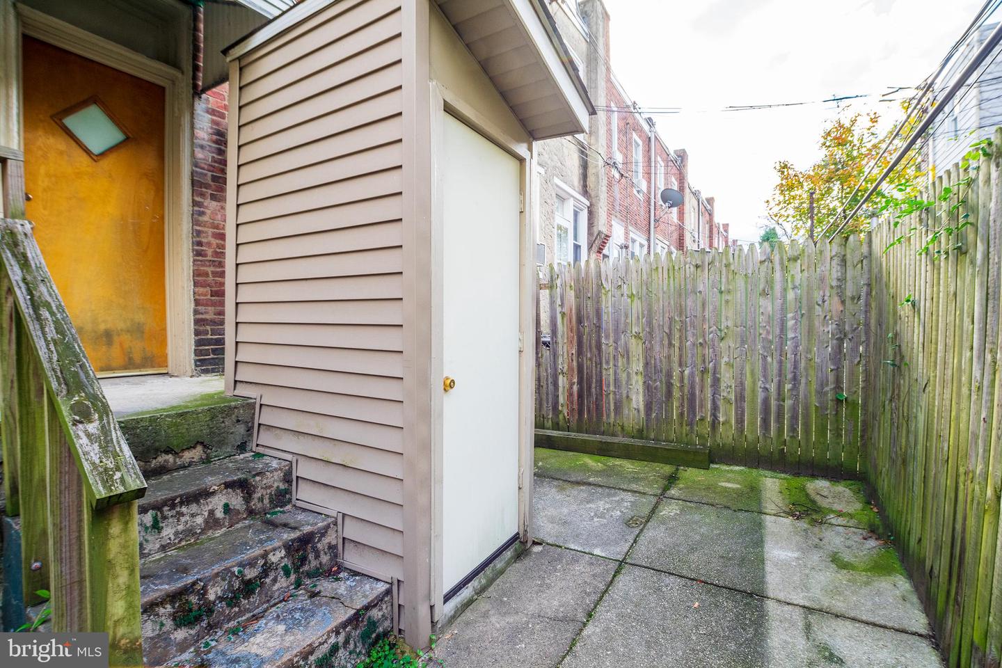 5750 N Lambert St Property Photo 9