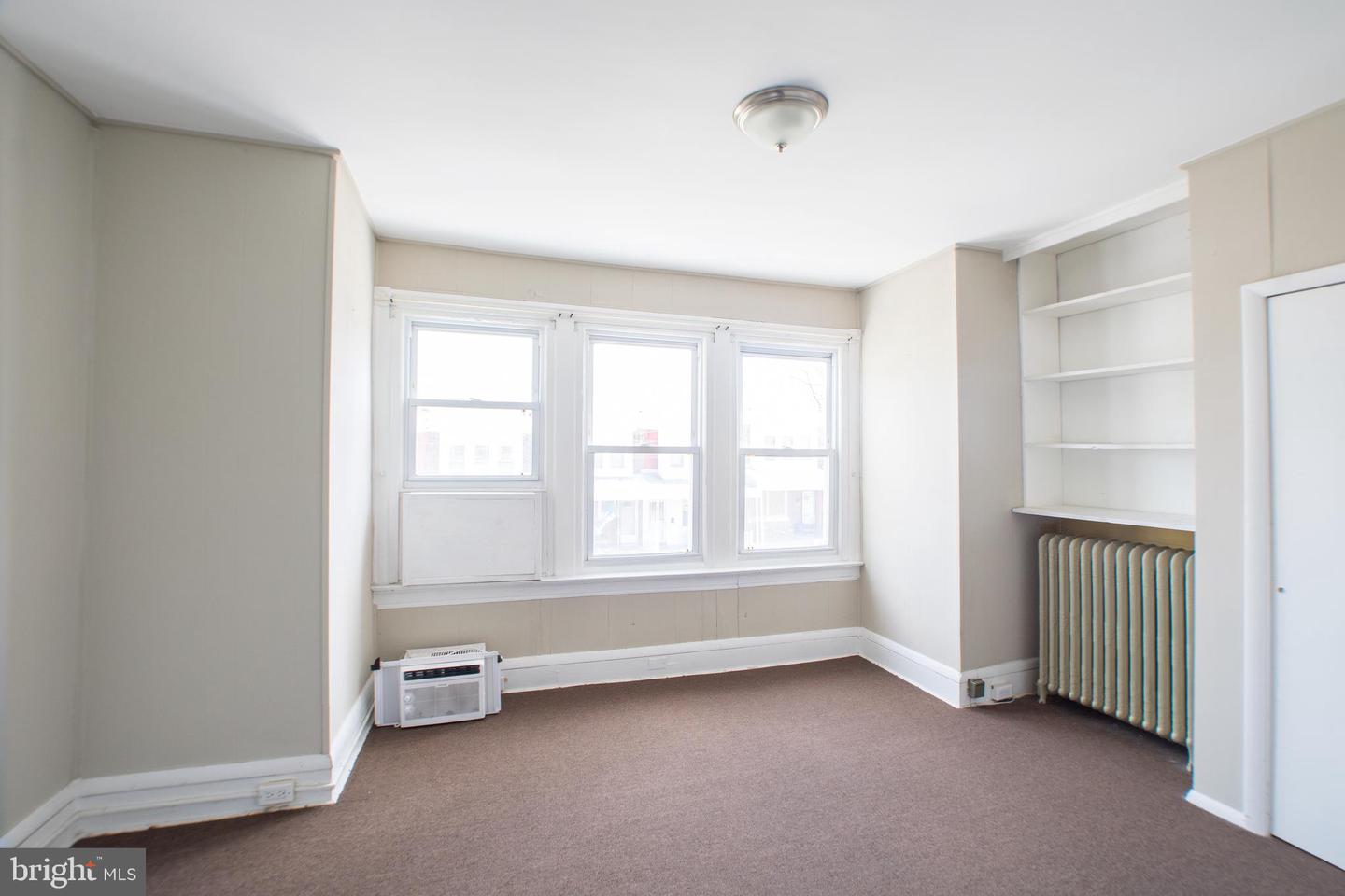 5750 N Lambert St Property Photo 10