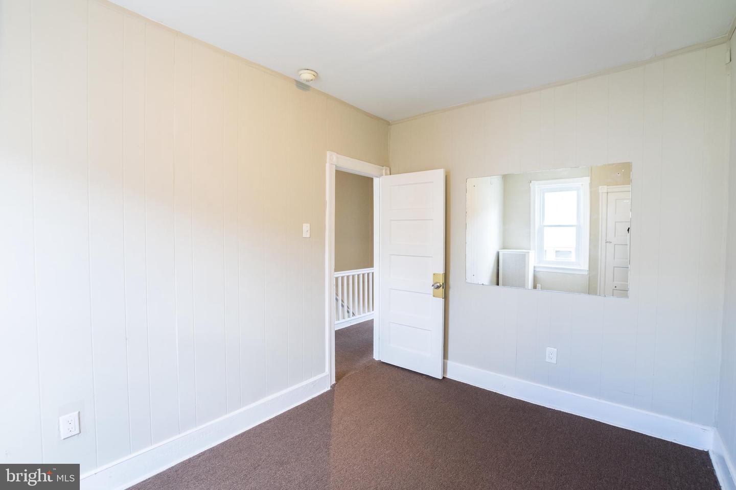 5750 N Lambert St Property Photo 12