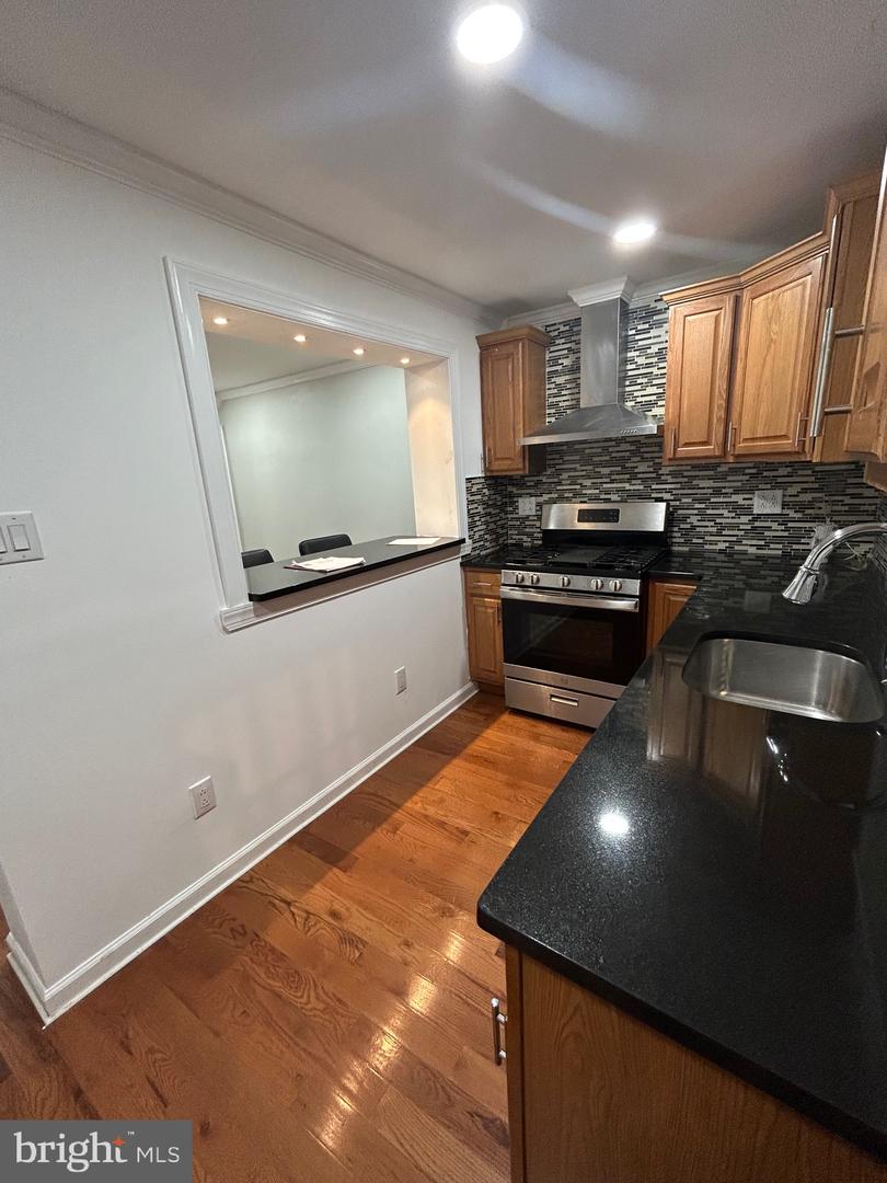 1502 E Berks Property Photo 2