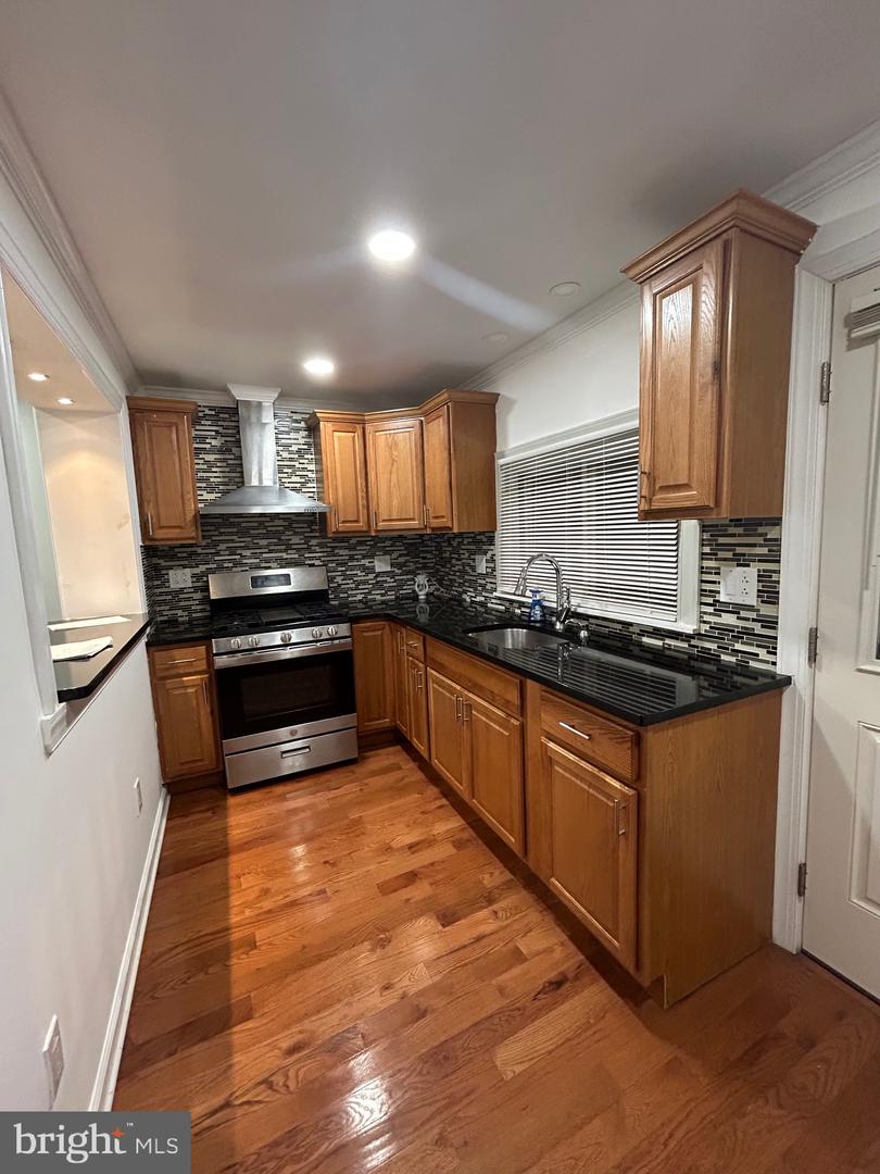 1502 E Berks Property Photo 4