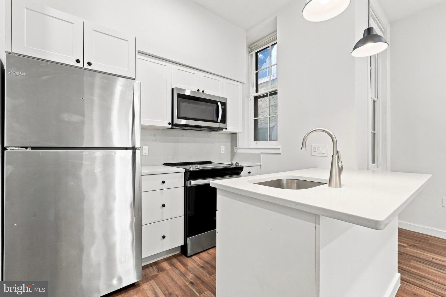 1525 GREEN ST #UNIT 2F Property Photo 1
