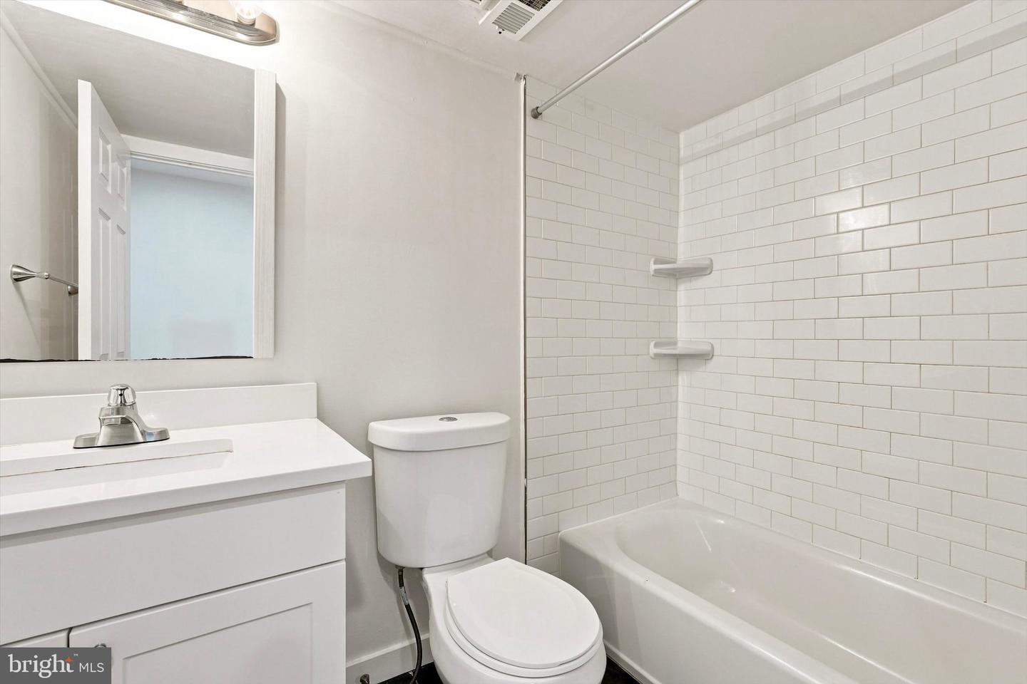 1525 Green St #unit 2f Property Photo 9