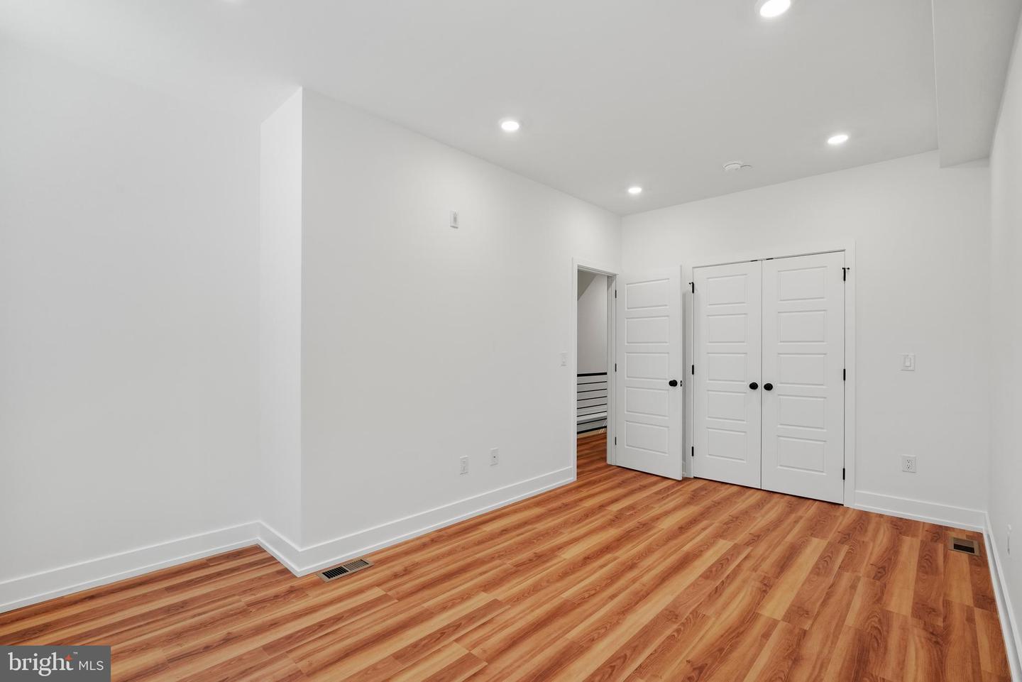 2325 Germantown Ave Property Photo 8
