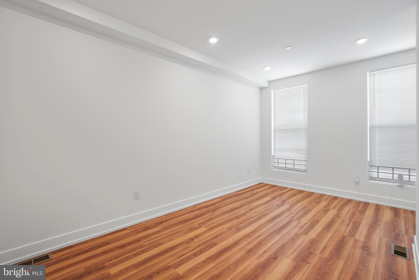 2325 Germantown Ave Property Photo 9