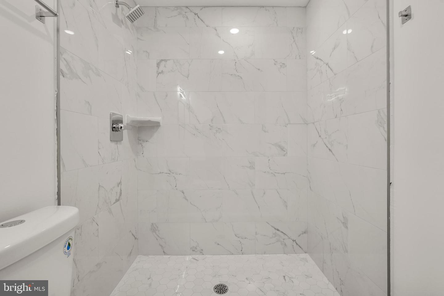 2325 Germantown Ave Property Photo 20