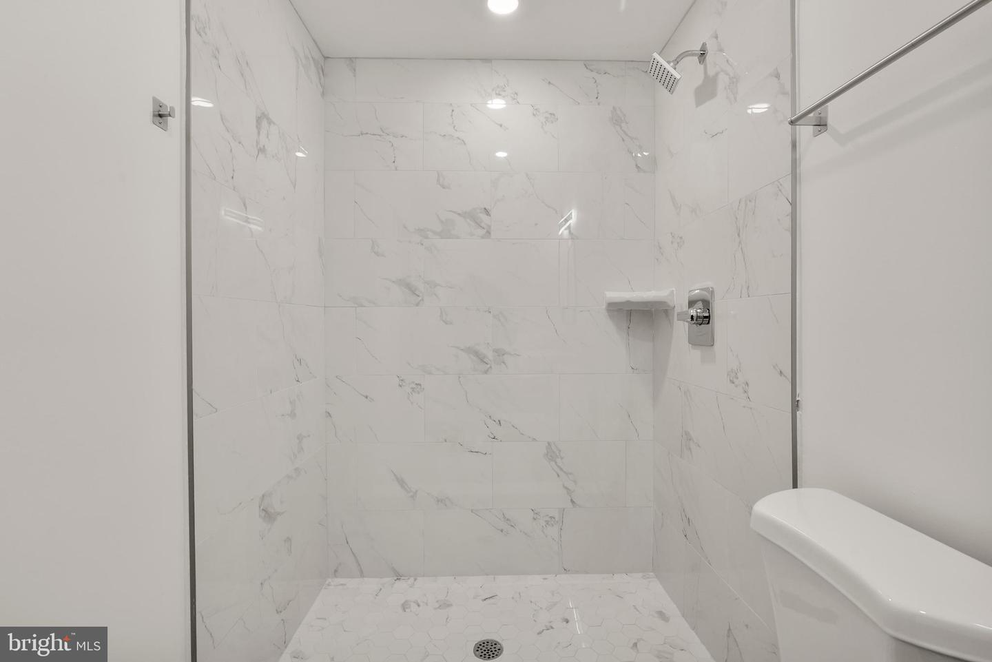 2325 Germantown Ave Property Photo 27