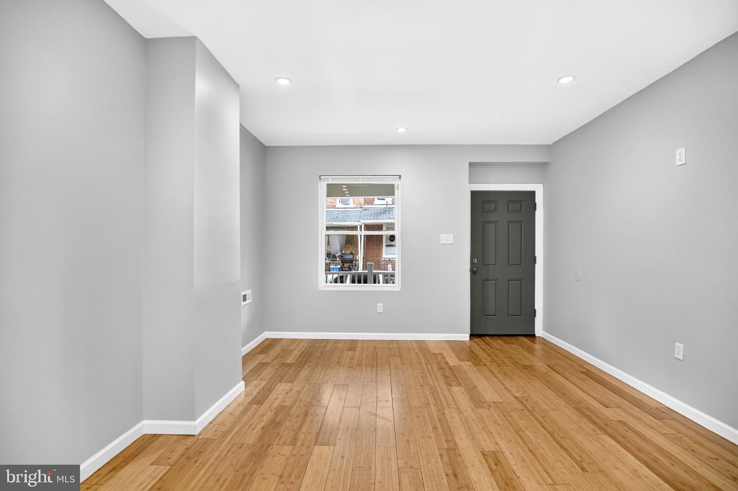 524 N Paxon St Property Photo 3