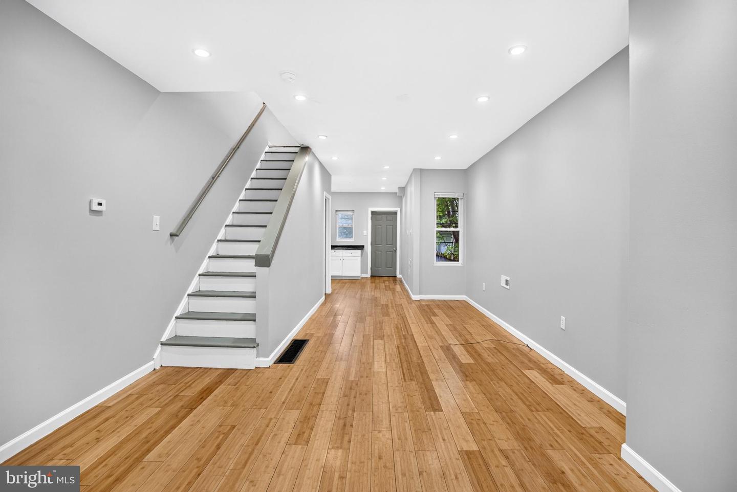 524 N Paxon St Property Photo 4