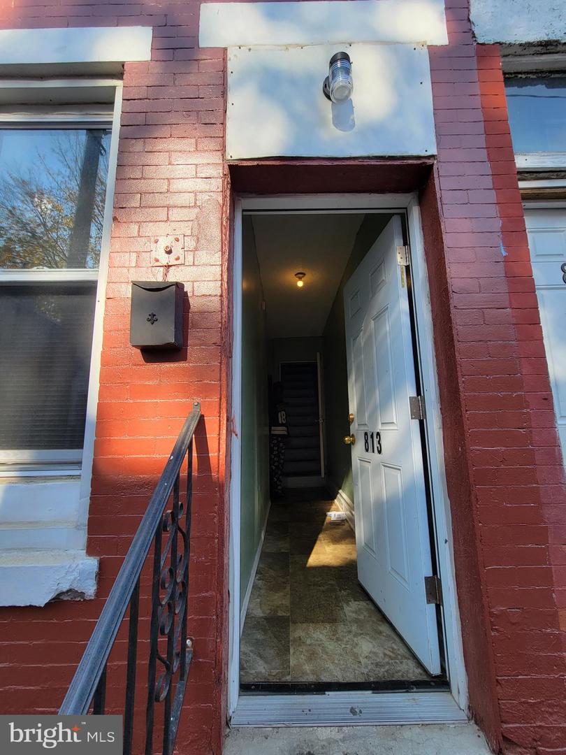 813 W Birch St Property Photo 4