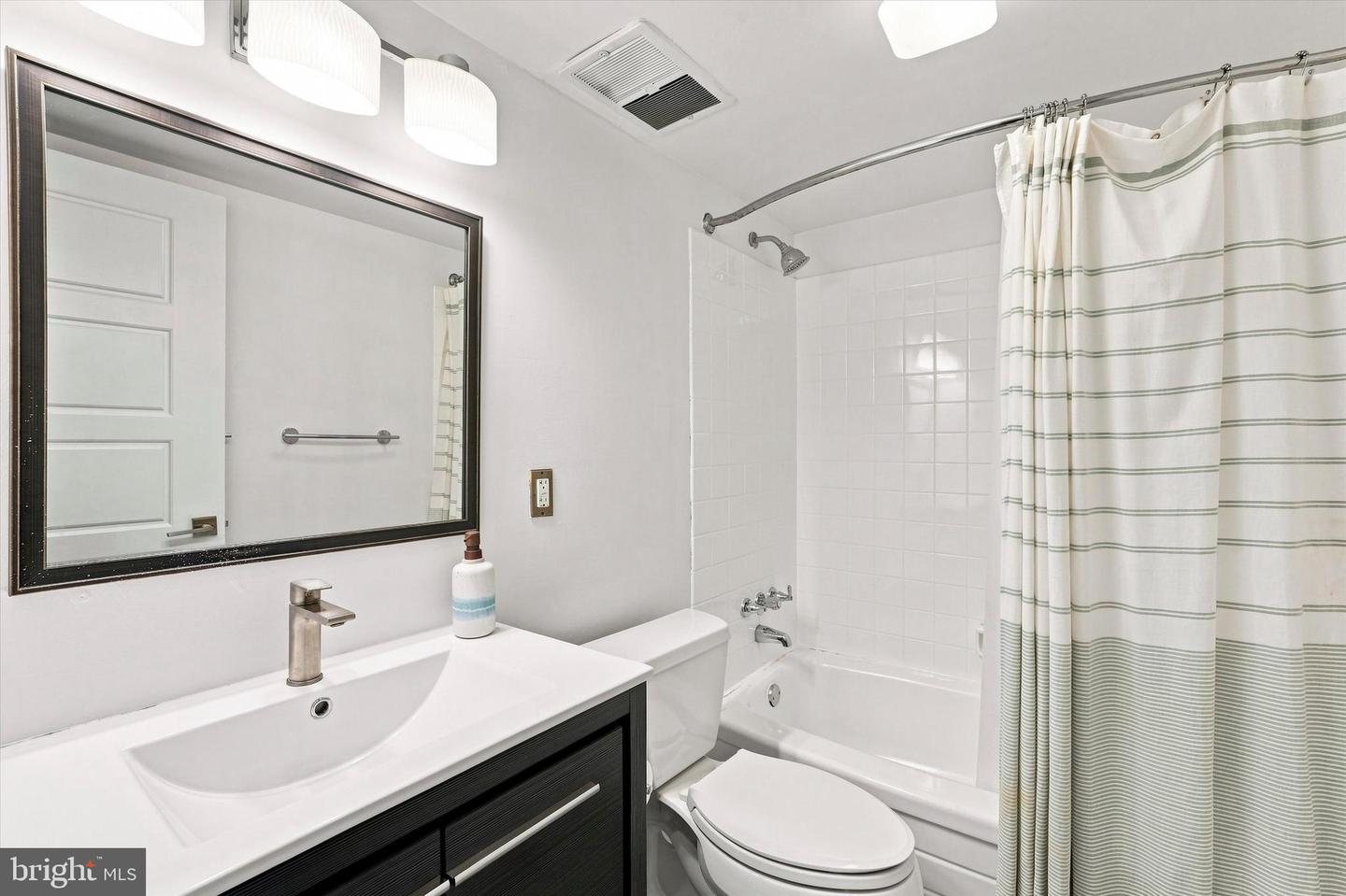 1121 Rodman St #12 Property Photo 16