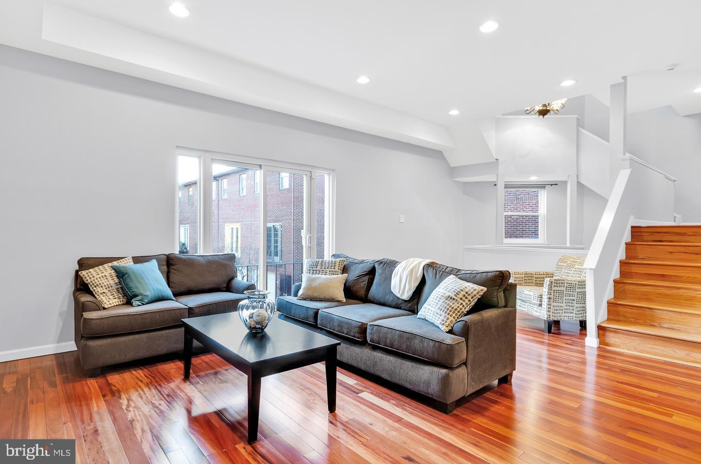 778 S Front St #i Property Photo 6