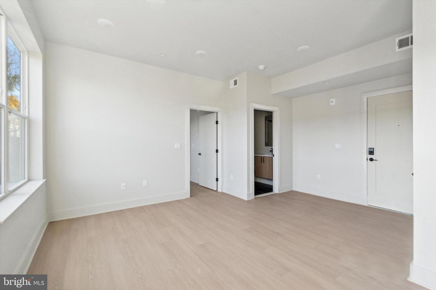 5521 Wayne Ave #308 Property Photo 4