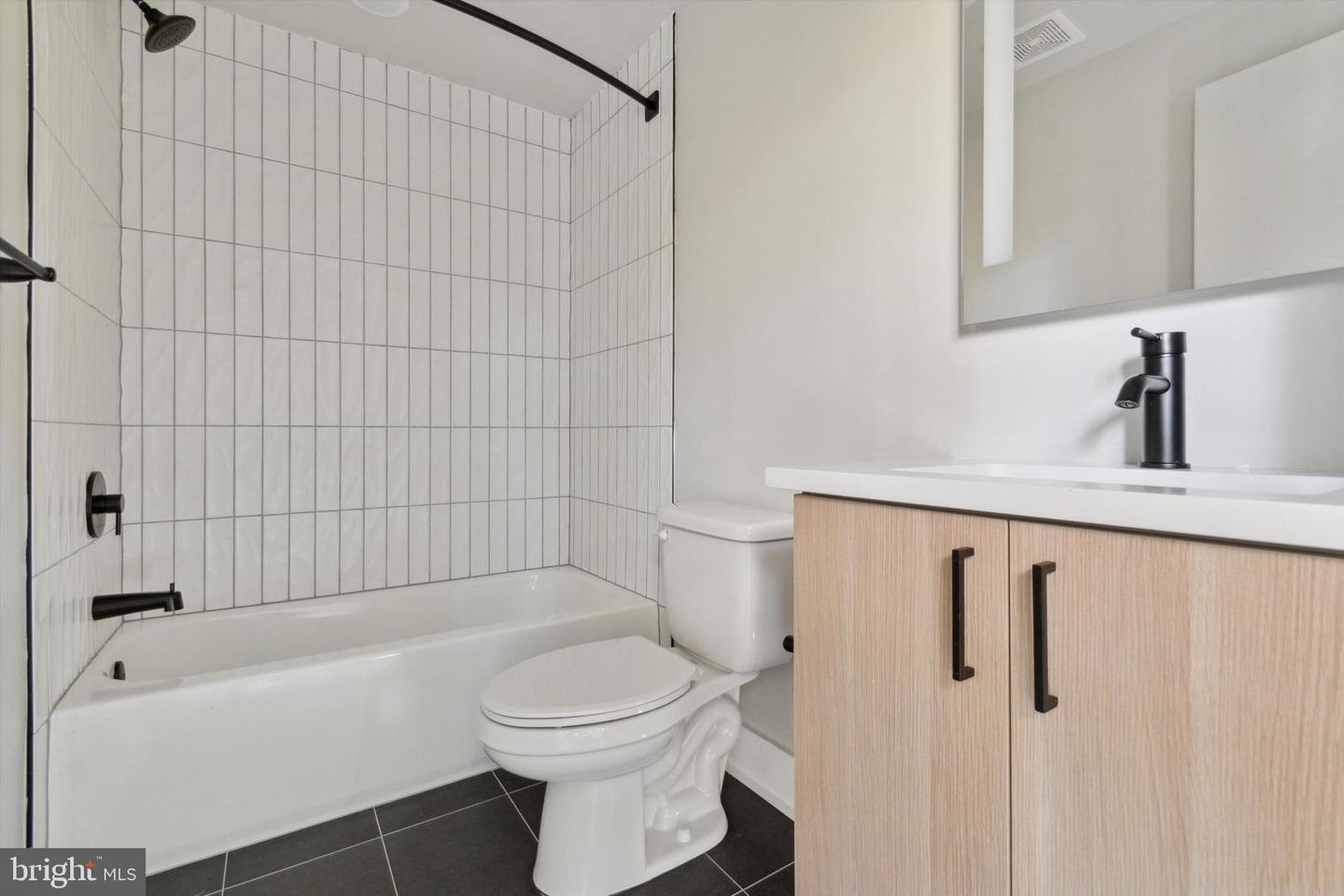 5521 Wayne Ave #308 Property Photo 6