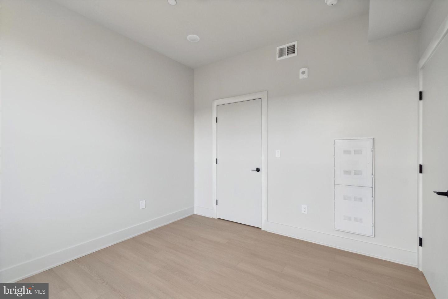 5521 Wayne Ave #308 Property Photo 8