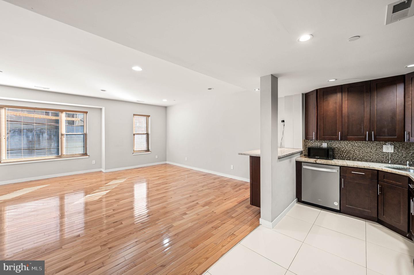 1743 Cambridge St #b Property Photo 3