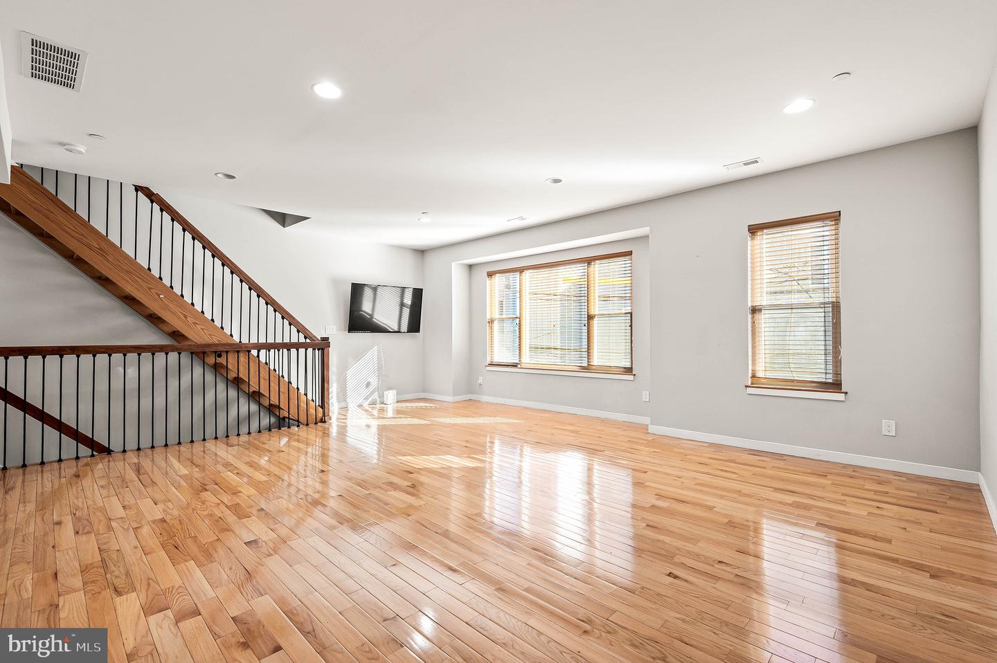 1743 Cambridge St #b Property Photo 7