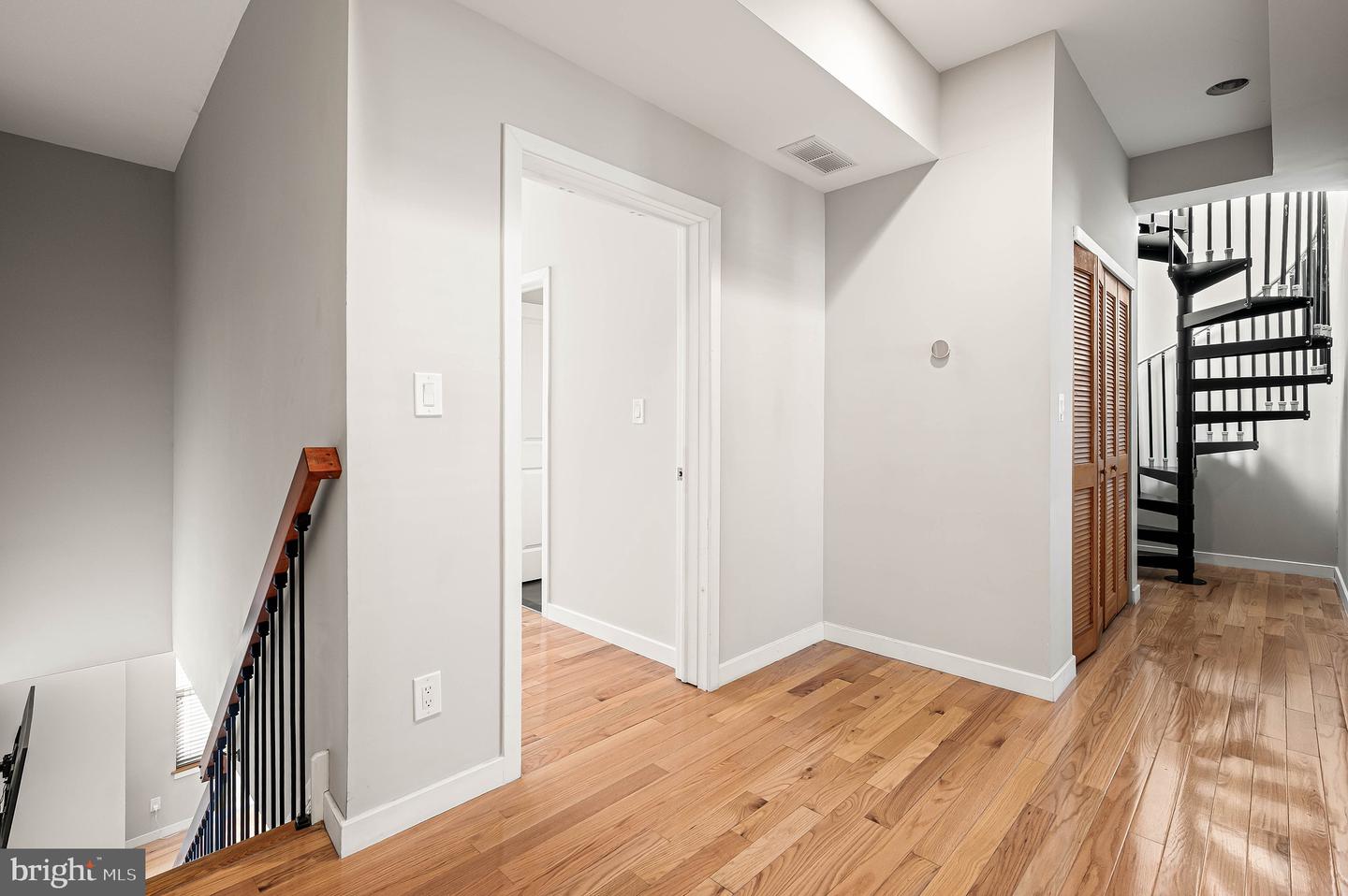 1743 Cambridge St #b Property Photo 15
