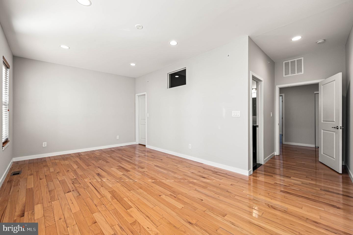 1743 Cambridge St #b Property Photo 16