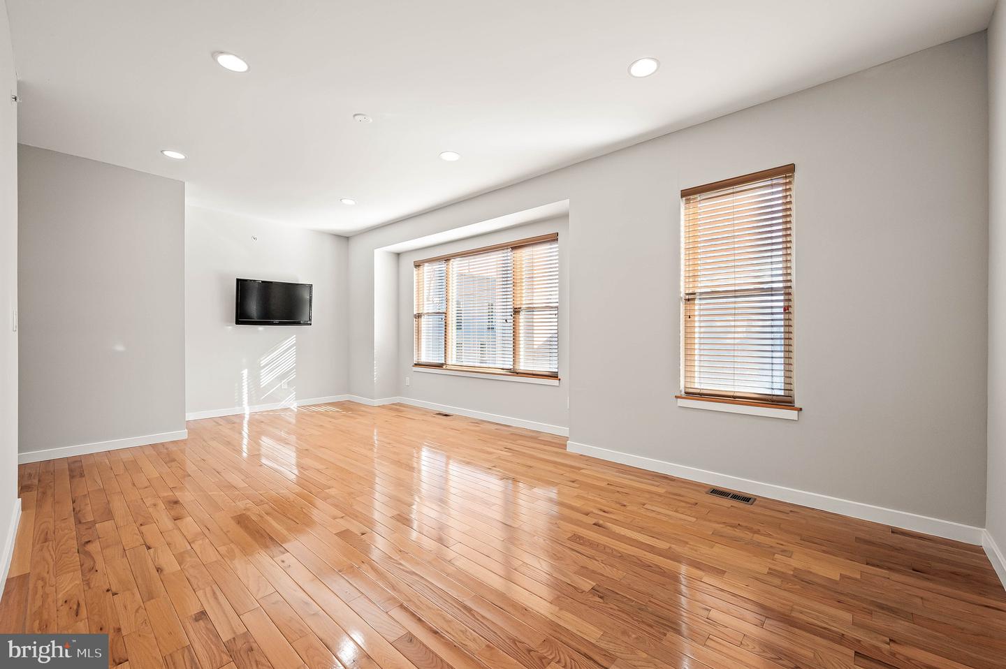 1743 Cambridge St #b Property Photo 17