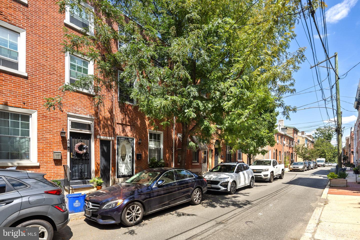 439 W George St Property Photo 2