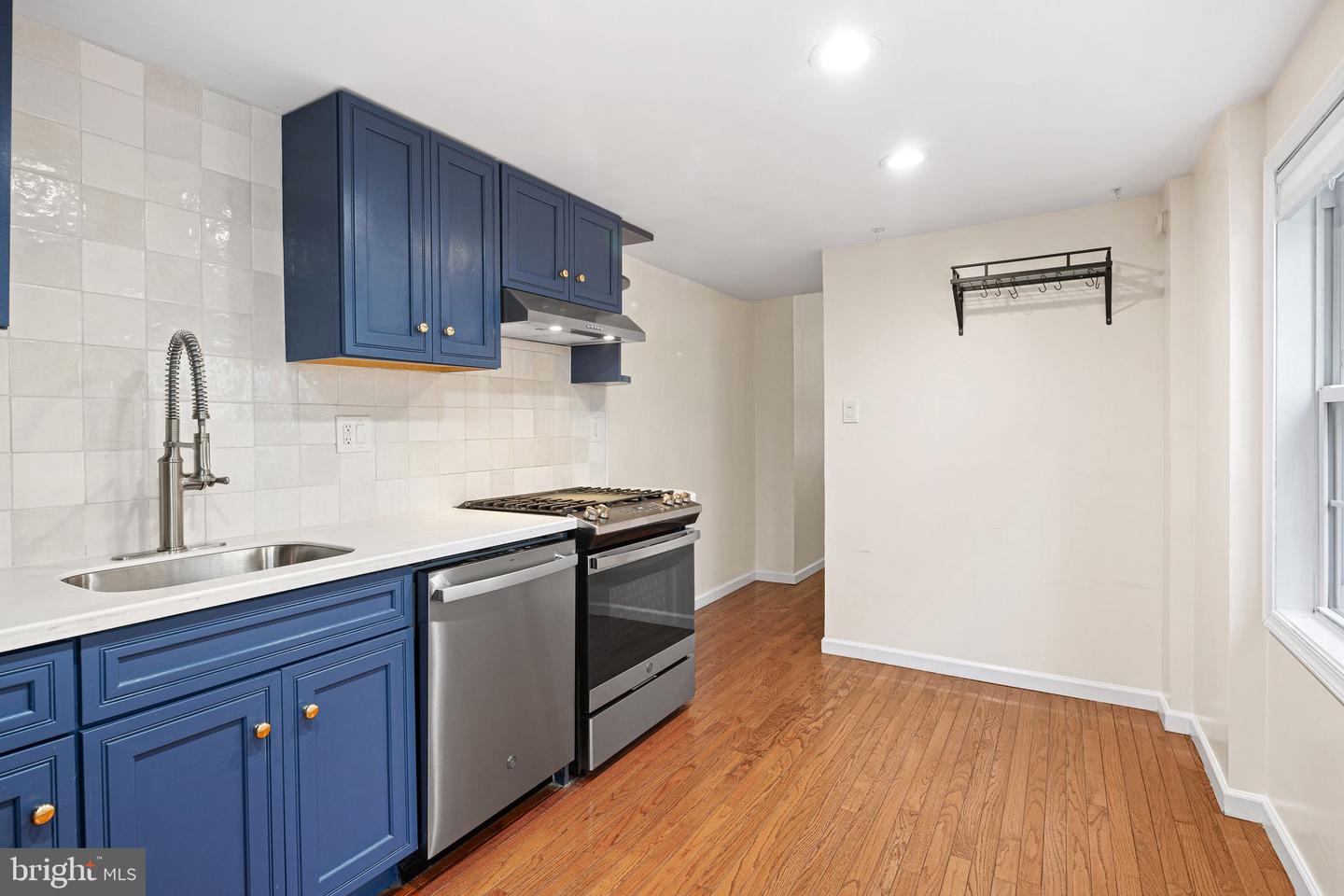 439 W George St Property Photo 8