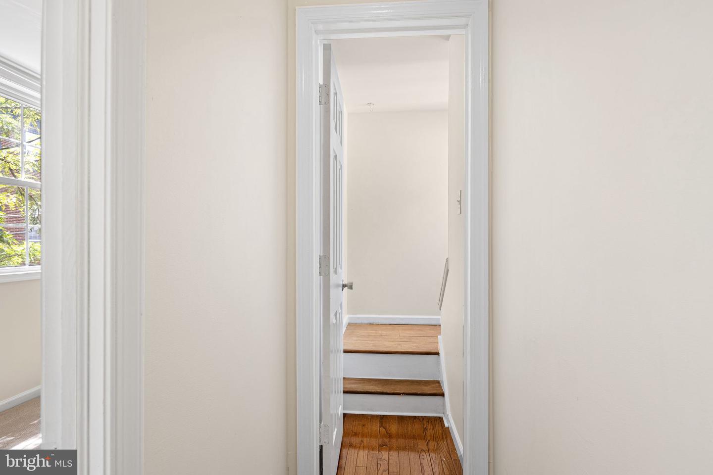 439 W George St Property Photo 9