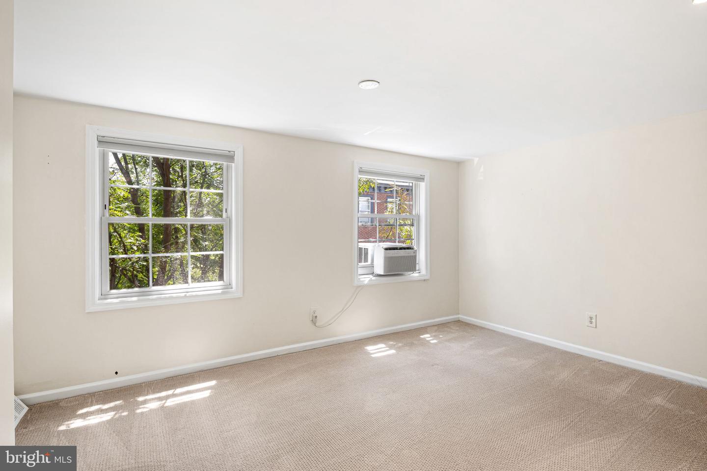 439 W George St Property Photo 11