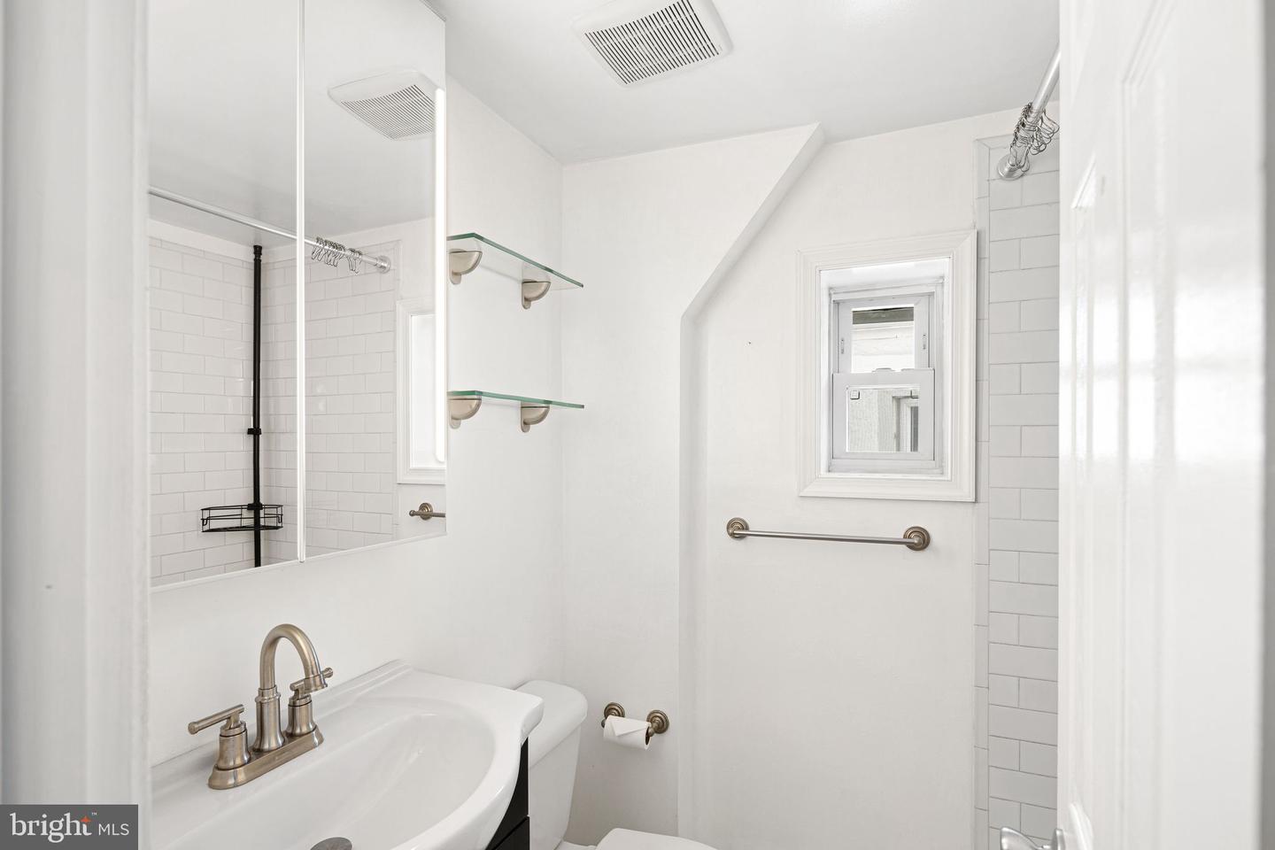 439 W George St Property Photo 12