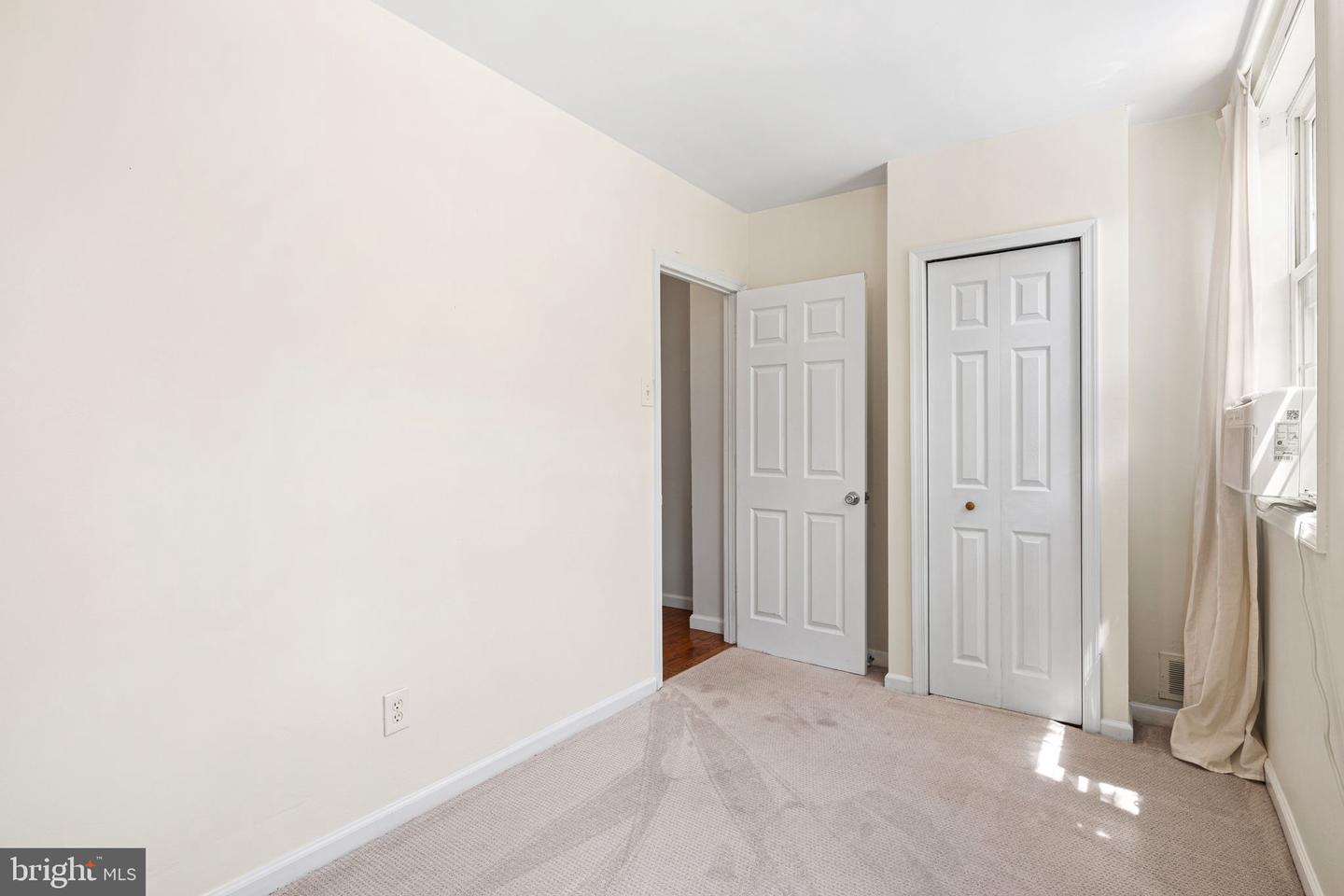 439 W George St Property Photo 13