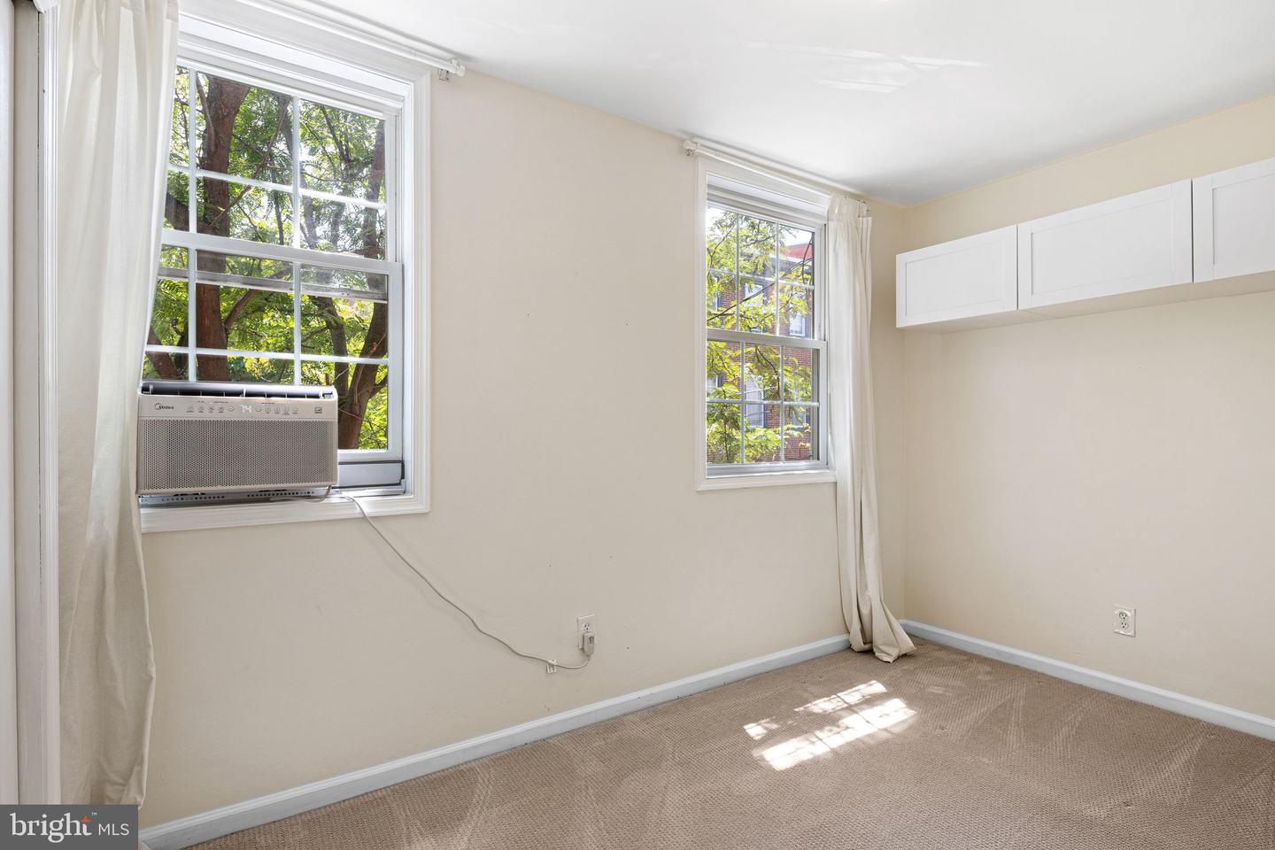 439 W George St Property Photo 14