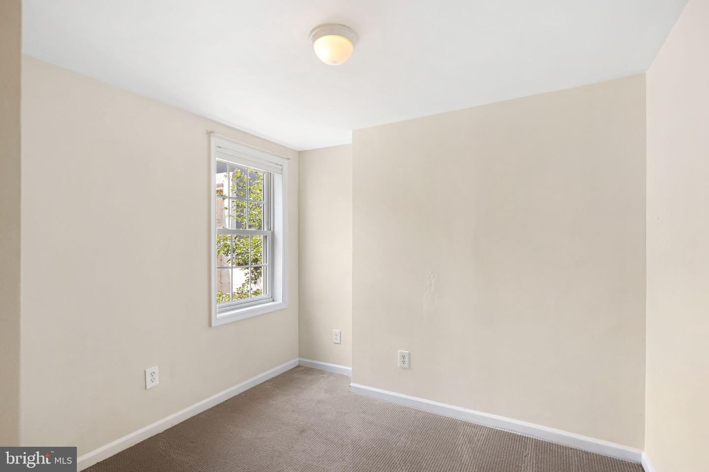 439 W George St Property Photo 16