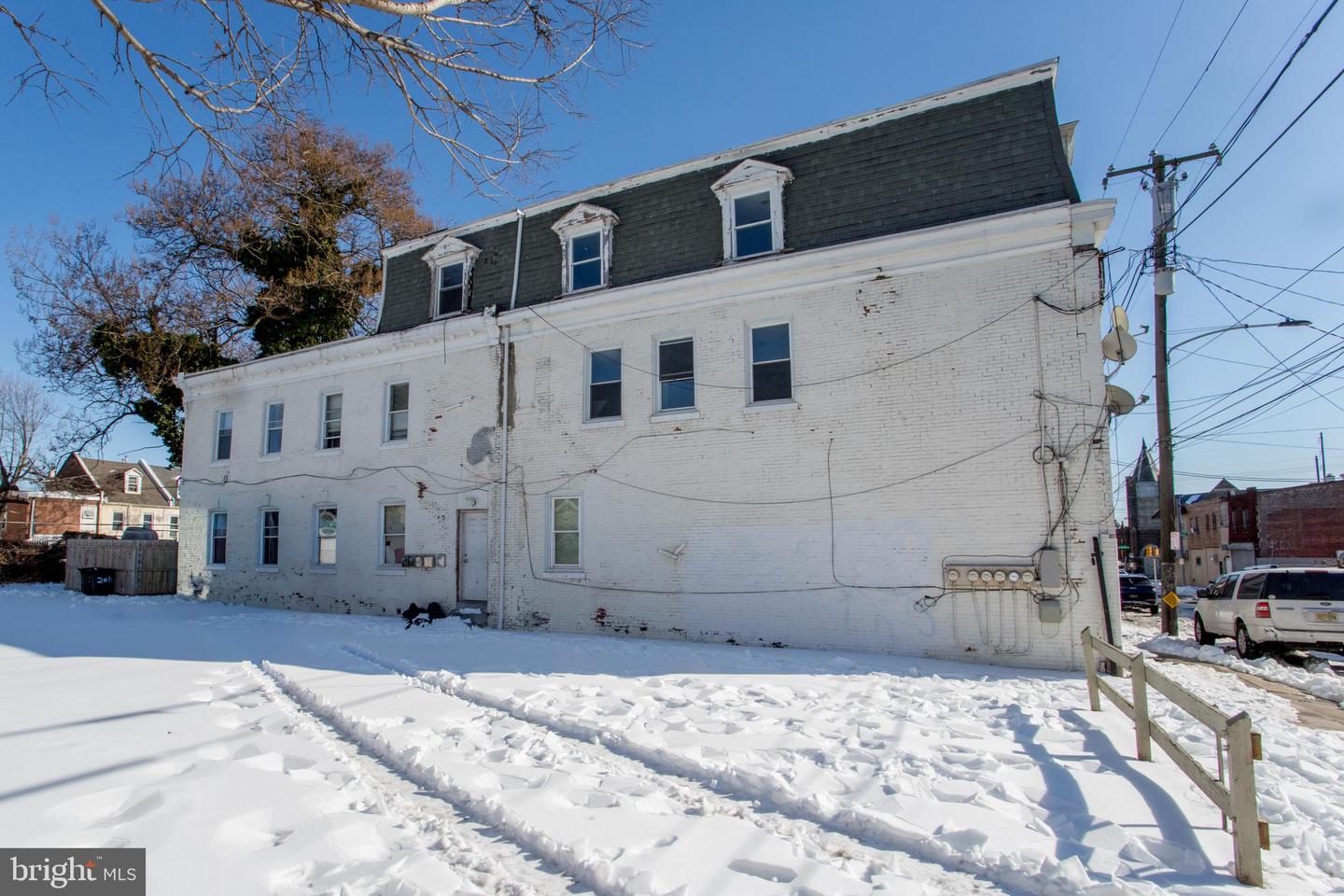 2017 Orthodox St Property Photo 2