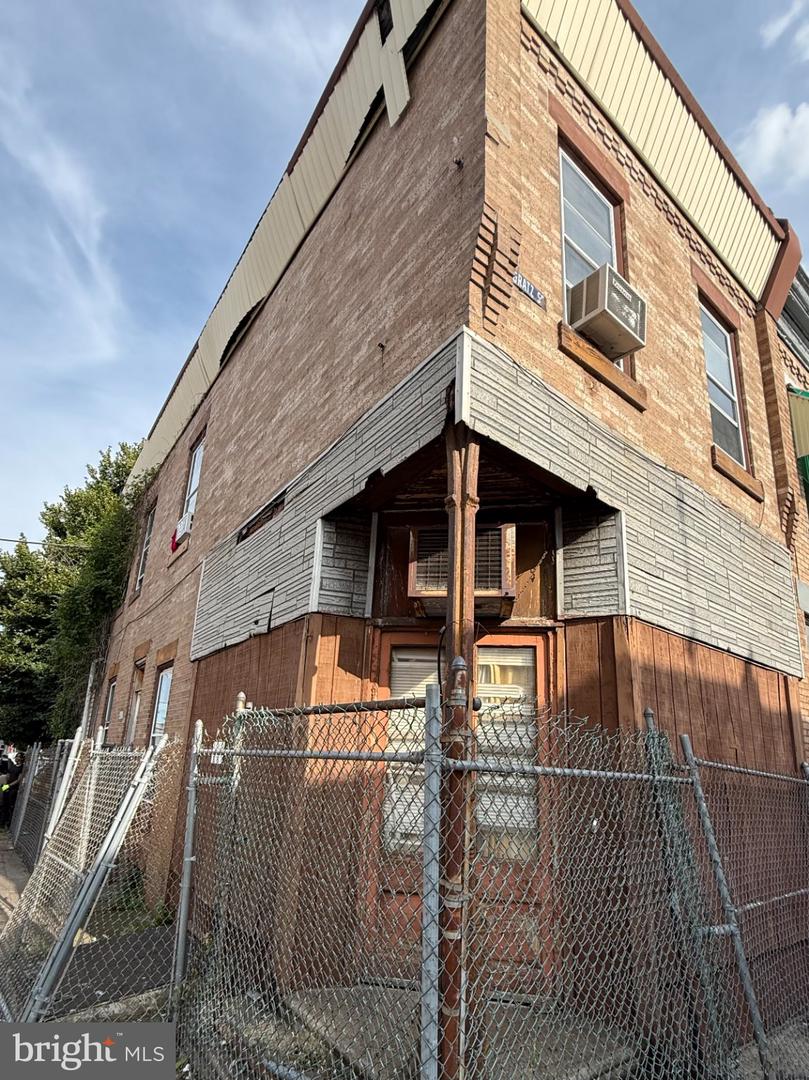 4469 N Gratz St Property Photo 3
