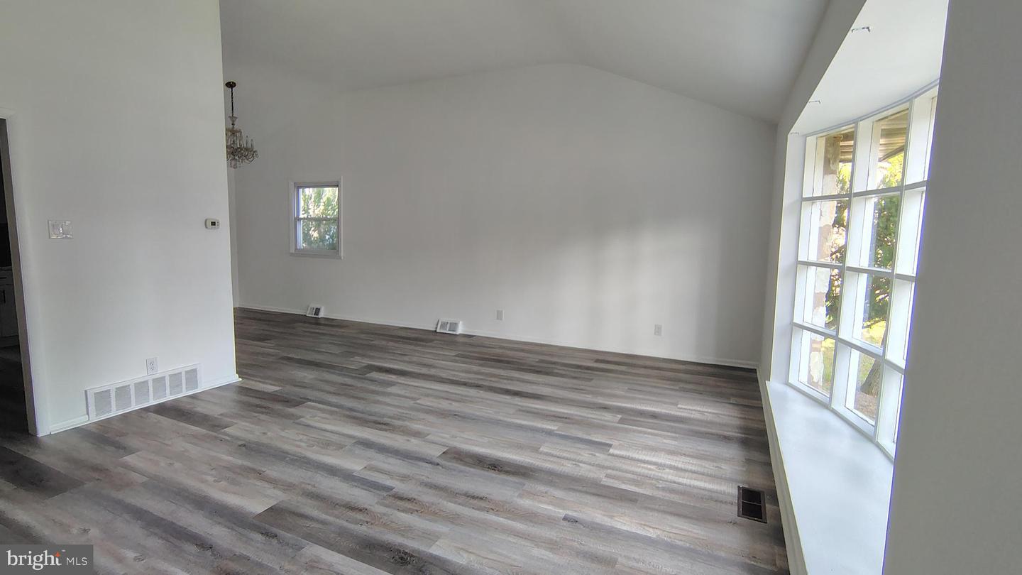 574 Remsen Rd Property Photo 3