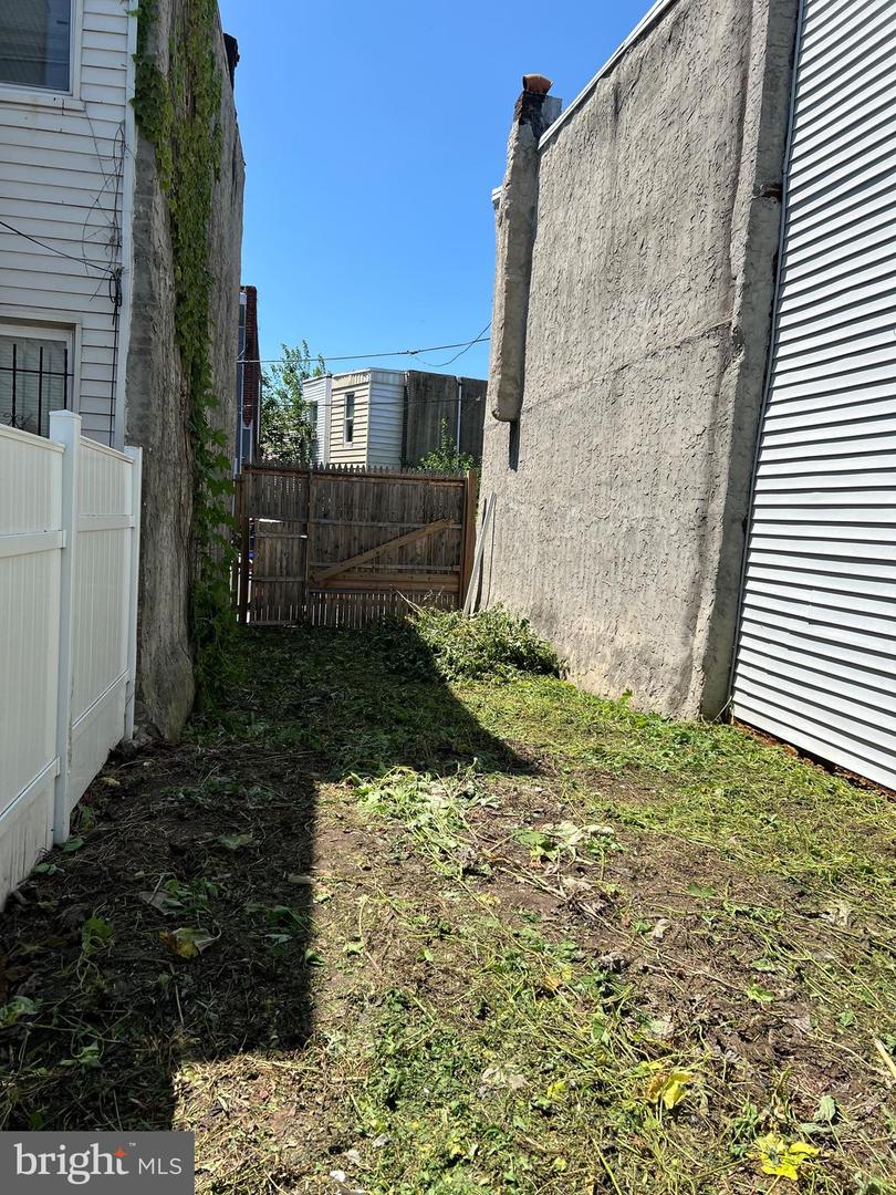 2221 S Reese St Property Photo 6