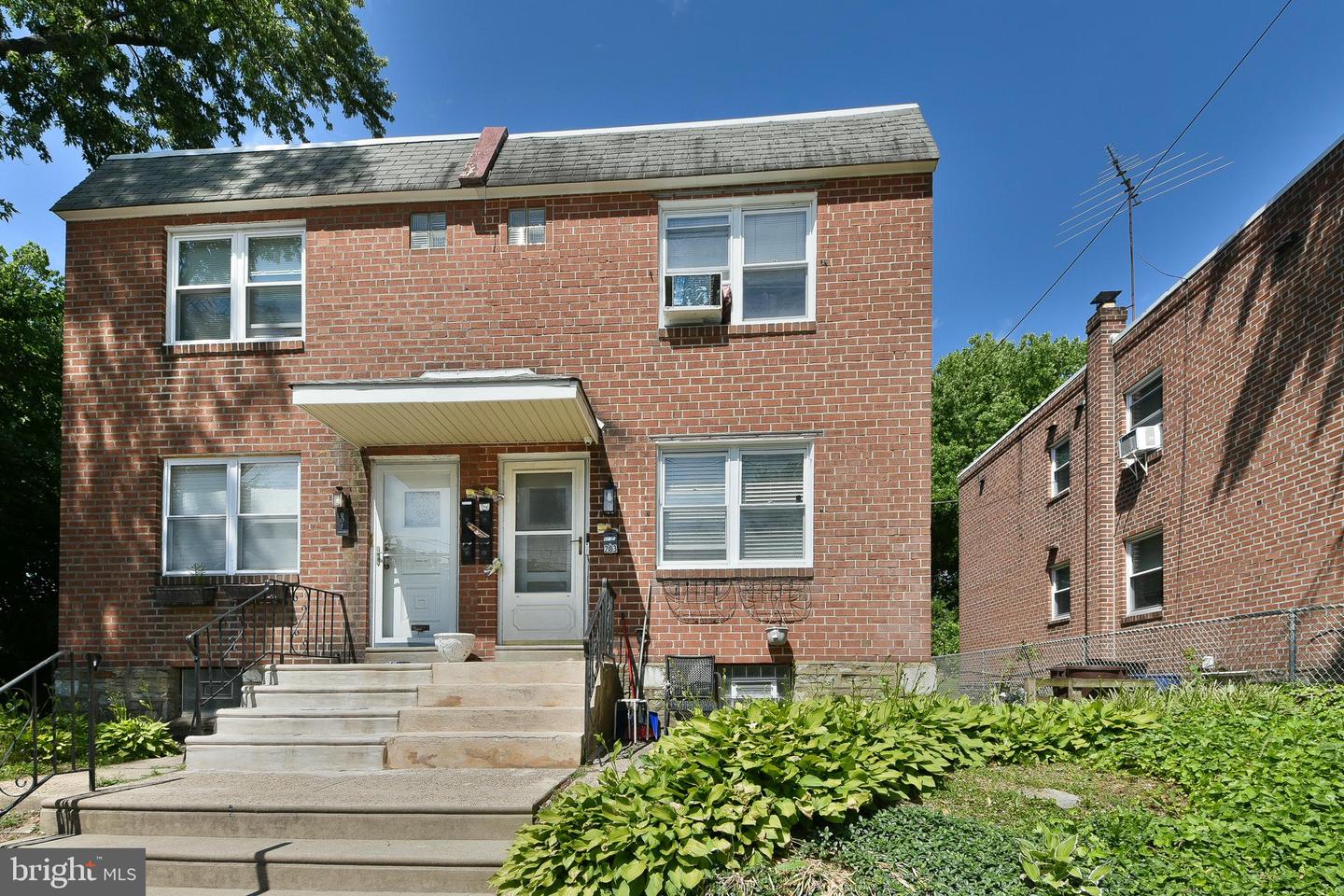 203 Robbins St Property Photo 1