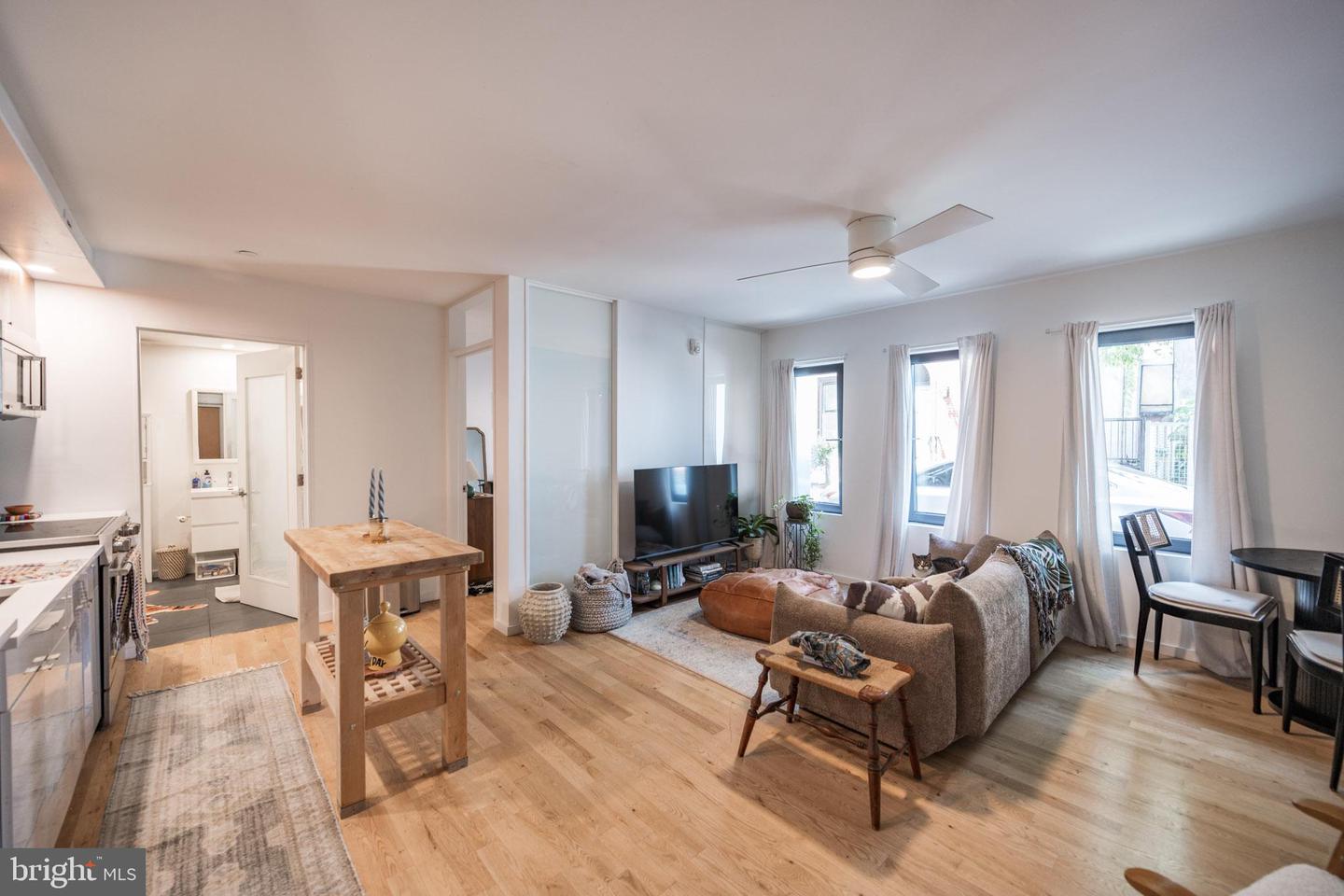 152 W LAUREL ST #UNIT 102 Property Photo 1