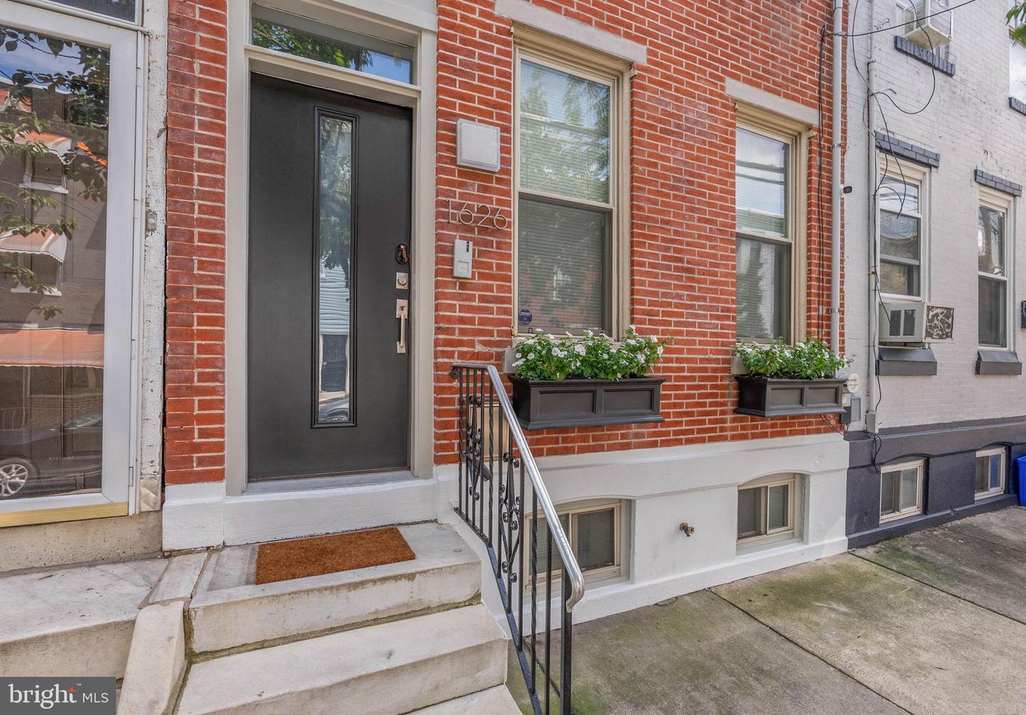 1626 Wharton St Property Photo 3