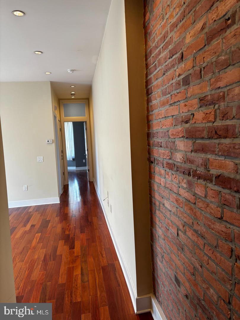 2031-00 Pine St #302 Property Photo 5