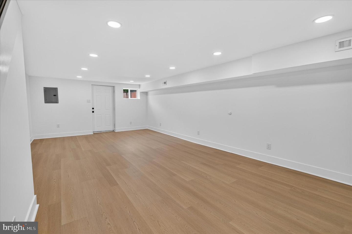 8613 Rugby St Property Photo 25