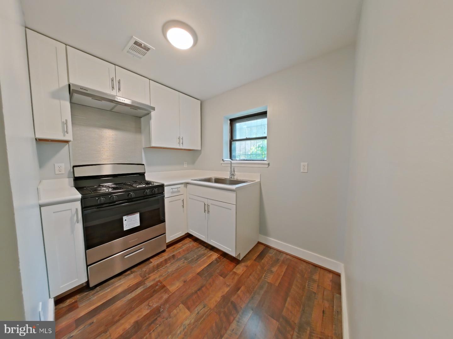 512 Mercy St Property Photo 11