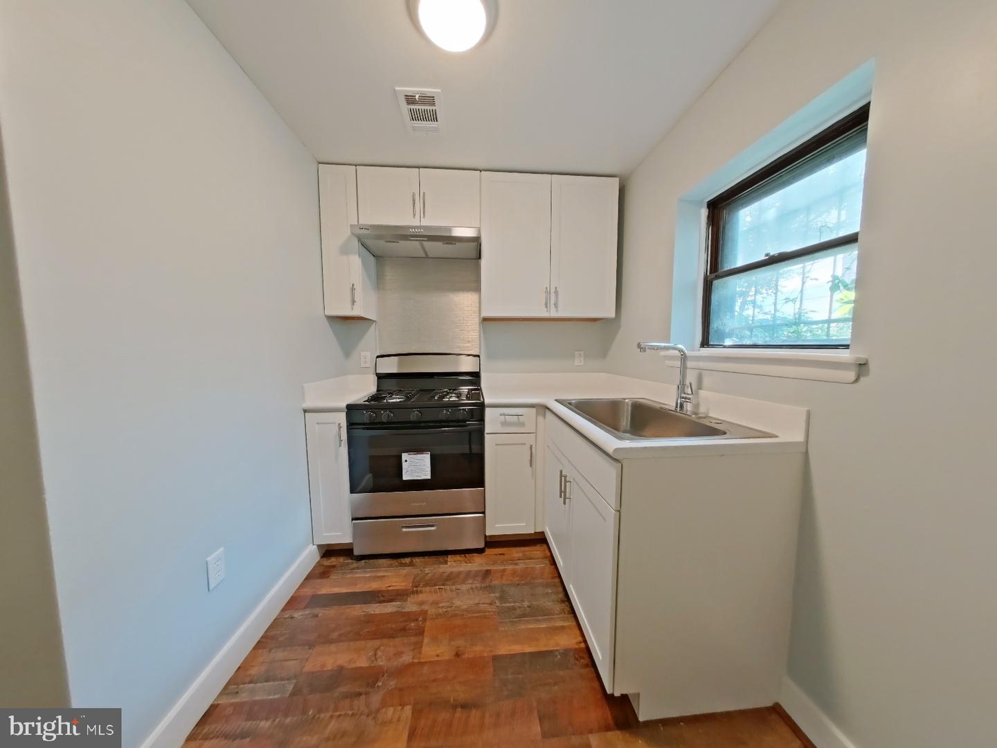 512 Mercy St Property Photo 12